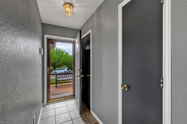 Building Photo - 1124 Lago Vista St