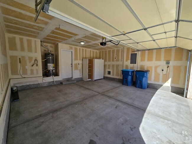 Building Photo - A Spacious 4 Bedroom House in Iron Mountain Ranch