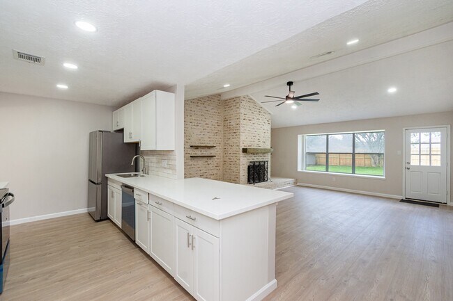 Building Photo - 16911 Bougainvilla Ln