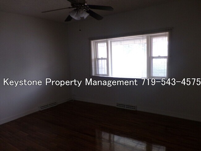Building Photo - ALL Utilities Included with Rent! South-si...