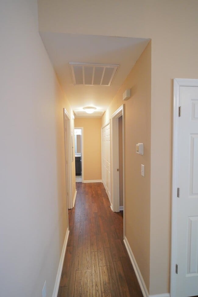 Building Photo - 933 Ashburn Dr