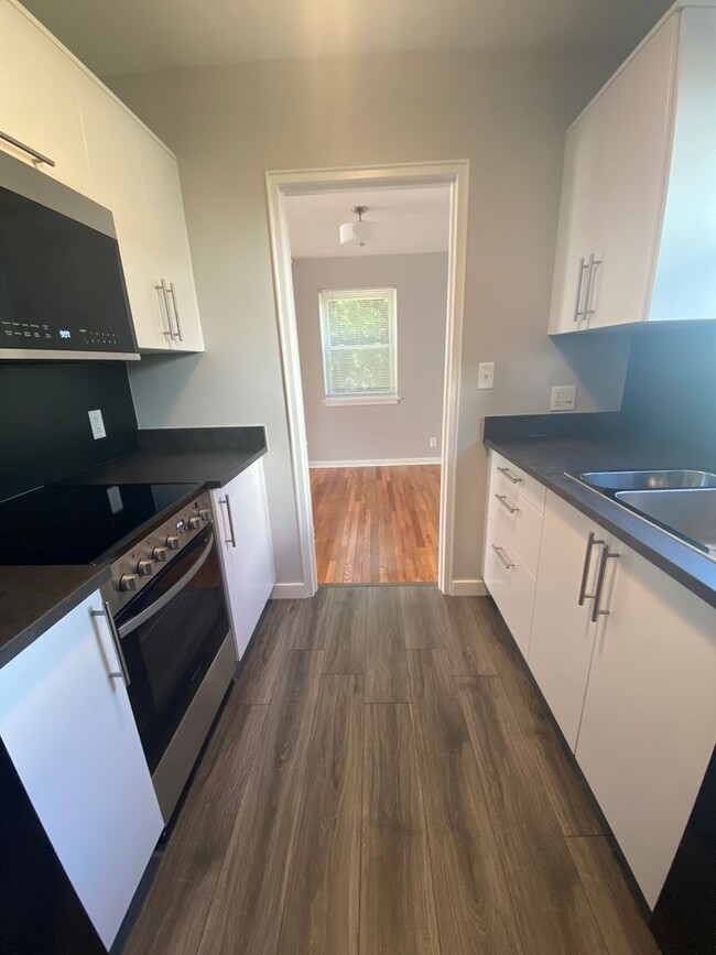 Building Photo - Super Convenient Biltmore Condo, 2 Bedroom...