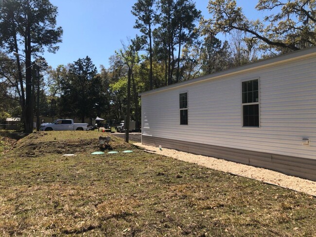 Building Photo - 3/2 Brooksville Available Now !