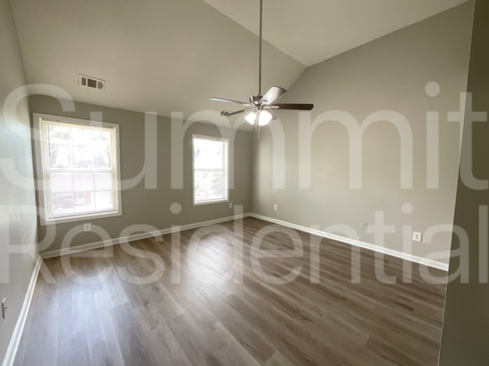 Building Photo - 7189 Ravenwood Ln