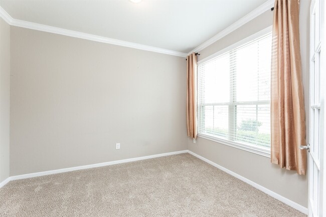 Building Photo - 5302 Silver Ledge Dr