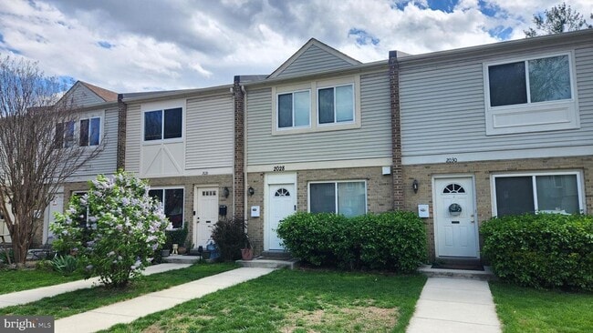 Primary Photo - Arlington Townhouse With Attached Garage!