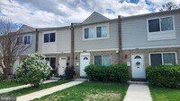 Building Photo - Arlington Townhouse With Attached Garage!