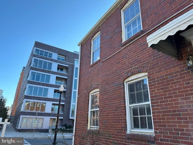 Building Photo - 1300 N Hudson St
