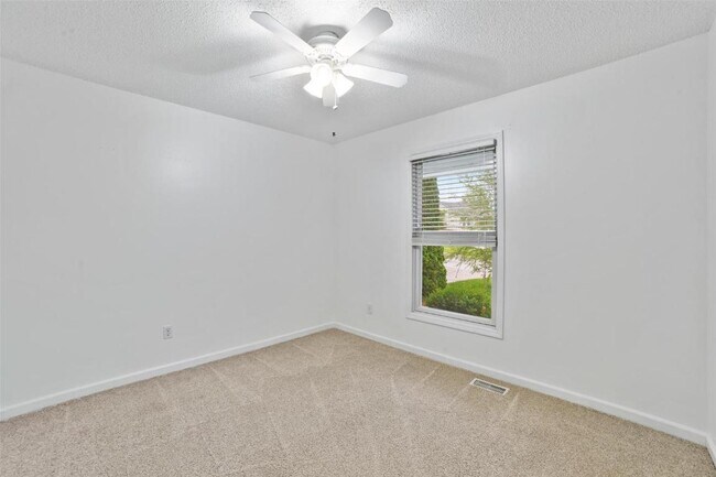 Building Photo - 287 Kerstyn Dr