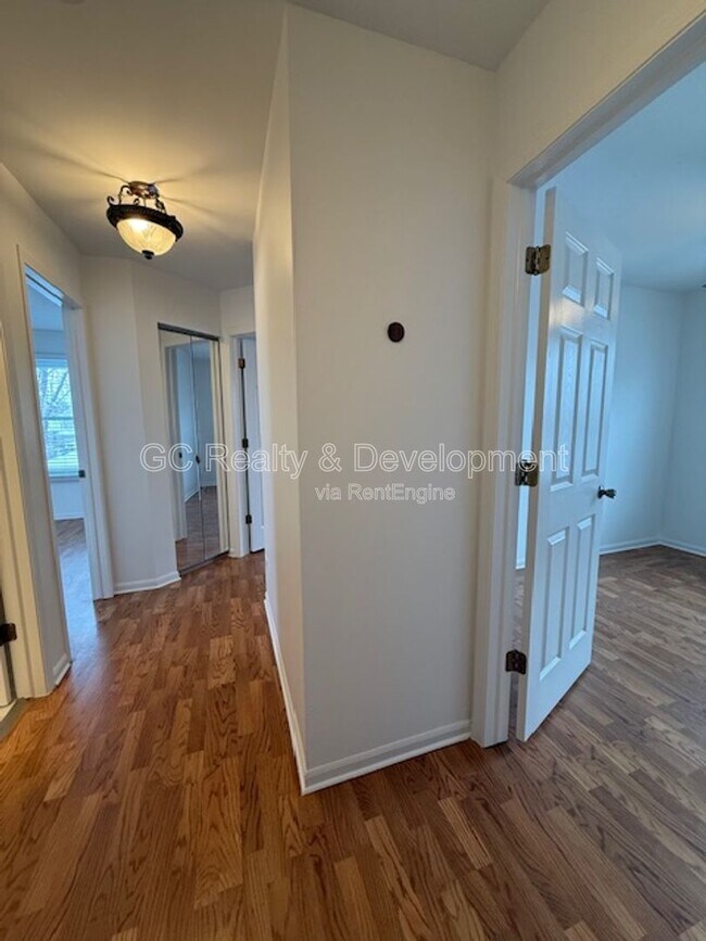 Building Photo - 885 Chelsea Ct