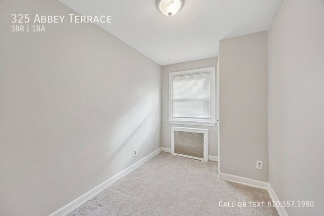 Building Photo - 325 Abbey Terrace