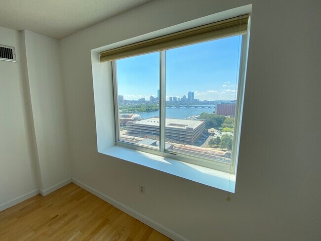 Building Photo - 8 Museum Way