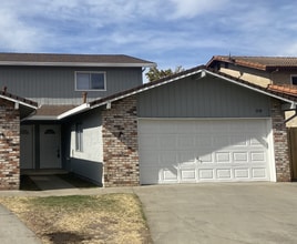 Building Photo - Available Soon! 2 bedroom 1.5 bath home in Lodi