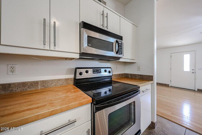 Building Photo - 1219 E Colter St