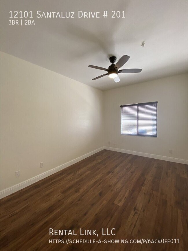 Building Photo - 12101 Santaluz Dr