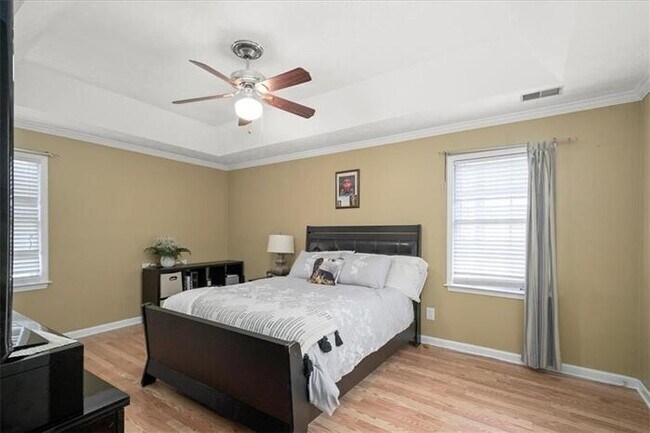 Building Photo - 4 bedroom house in Lawrenceville with cozy...