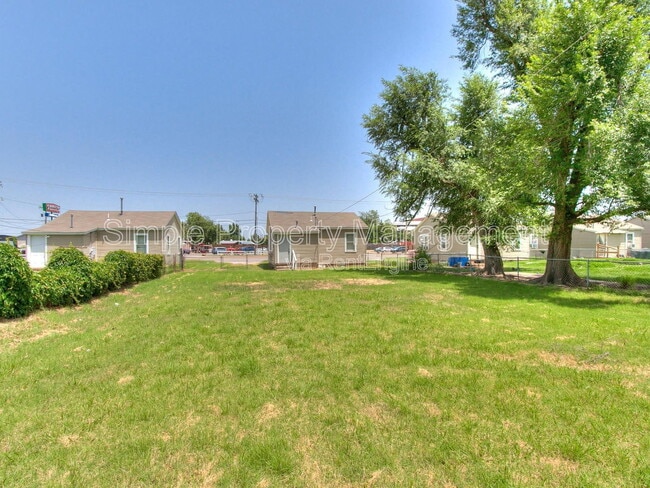 Building Photo - 4007 N Rockwell Ave