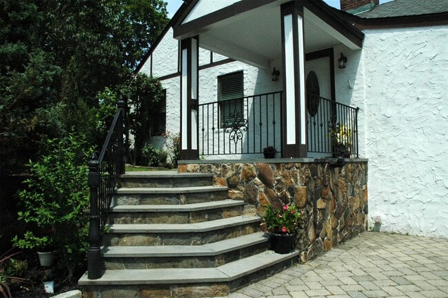 Building Photo - 20 Annadale St