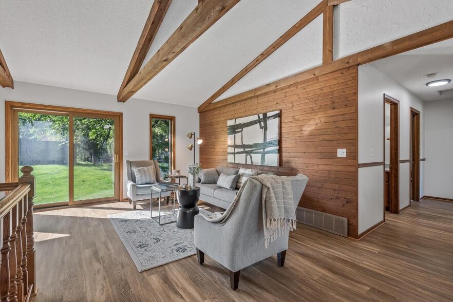 Building Photo - 833 Tyrol Ln