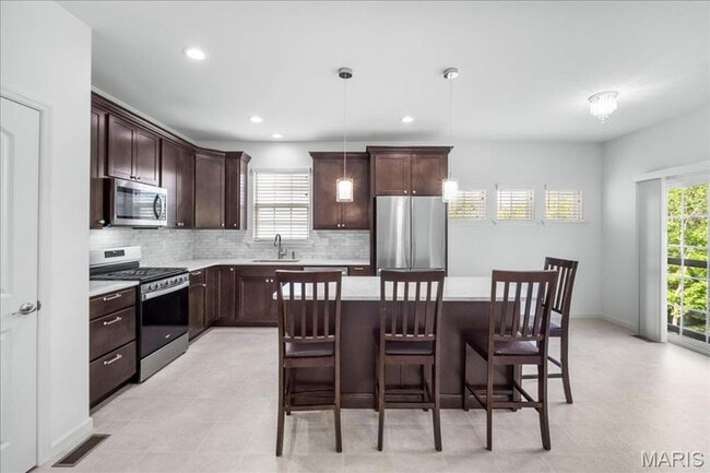 Building Photo - Stunning 3-bedroom, 2.5-bathroom home offe...
