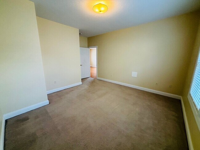 Building Photo - 1733 Lions Dr NW