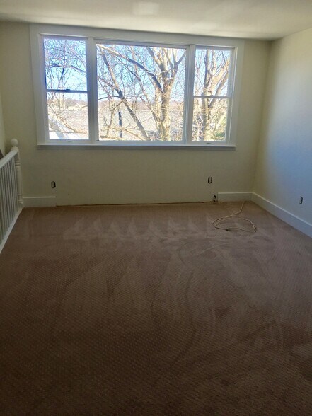Building Photo - 52 Pleasant St