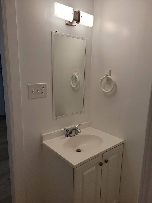 Building Photo - Nice Duplex in Havelock