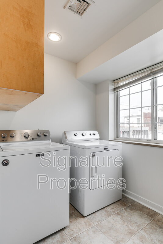 Building Photo - 2312 W Cary St