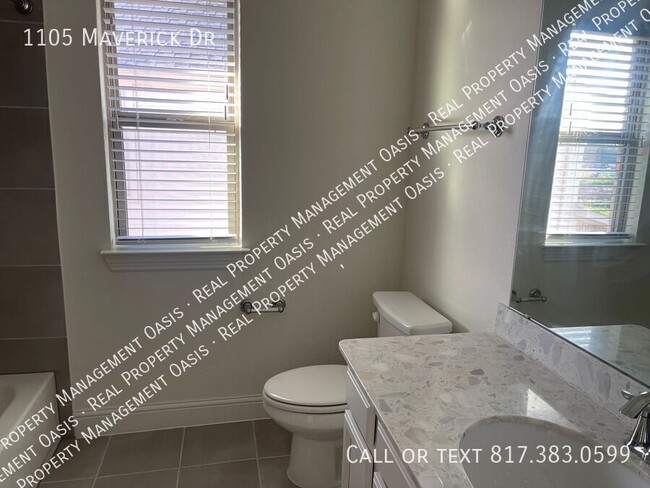 Building Photo - 1105 Maverick Dr