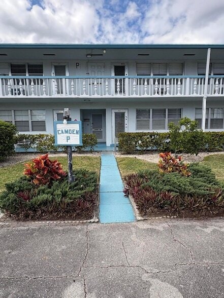 Building Photo - 374 Camden P