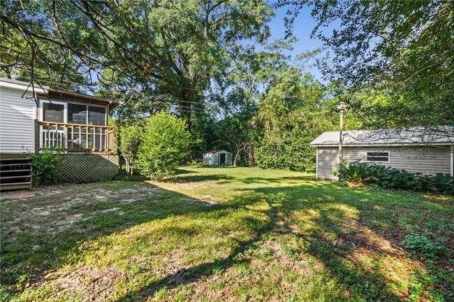 Building Photo - 315 Azalea Cir W