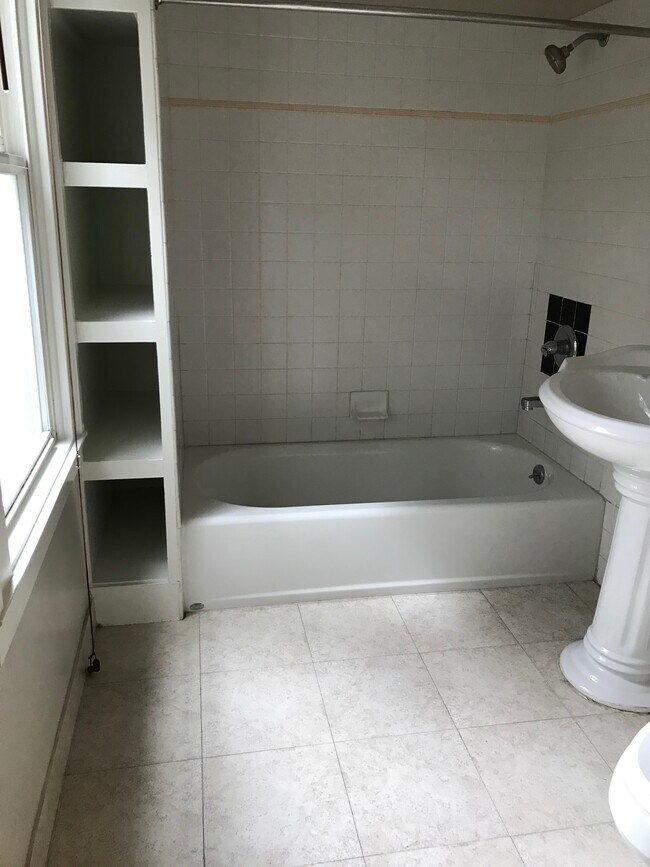 Building Photo - 3099 Market St