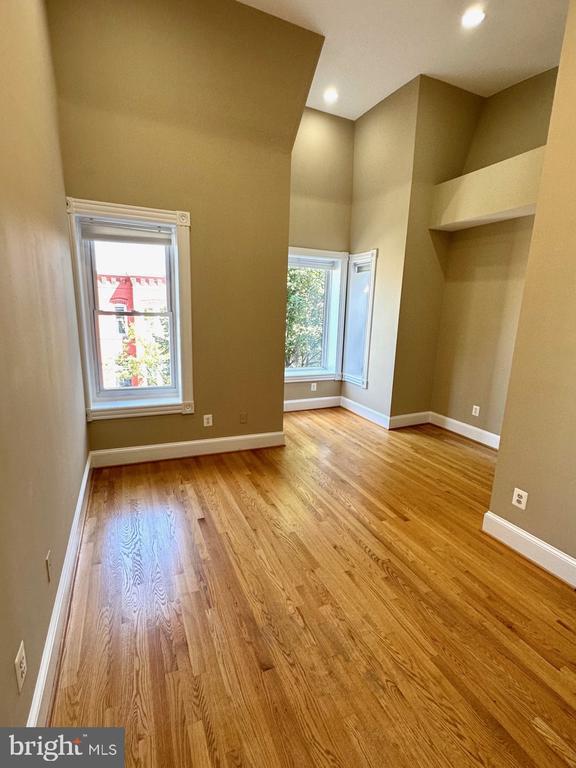 Building Photo - 1227 Linden Pl NE