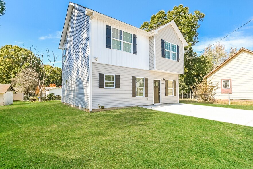 Building Photo - 7117 Plott Rd