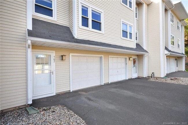 Building Photo - 507 Carlton Ln