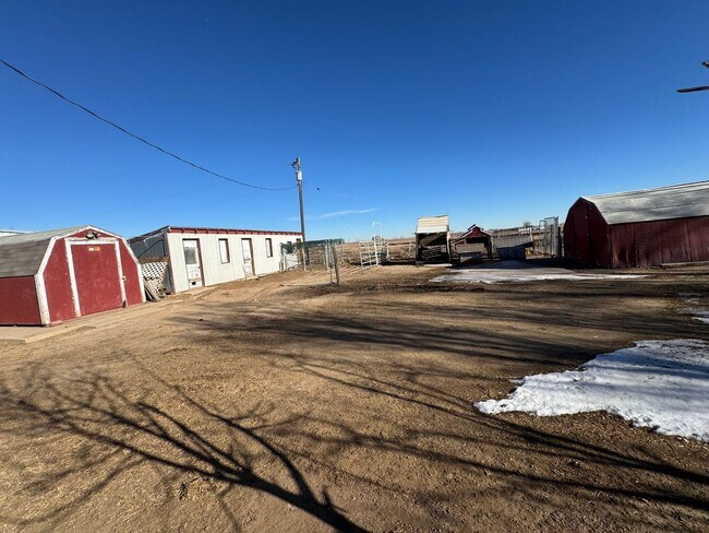 Building Photo - Country living at its best! Traditional farm house avail NOW