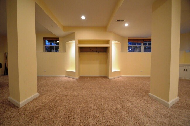 Building Photo - 8095 Boulder Ct