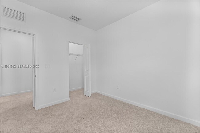 Building Photo - 2498 SE 25th Ct