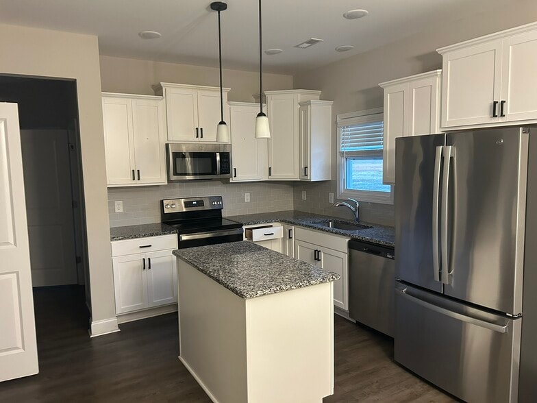 Building Photo - 644 Barlow Rd