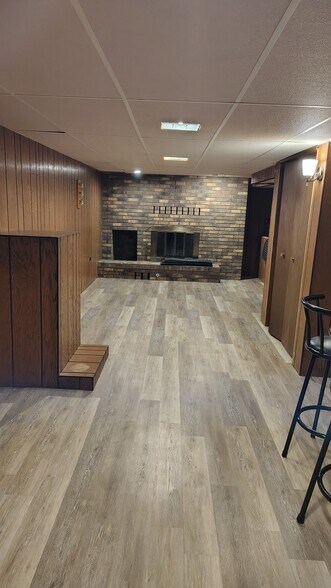 Building Photo - 390 Diane Dr