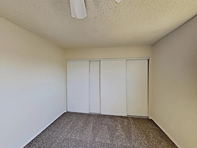 Building Photo - 121 E 67th Way