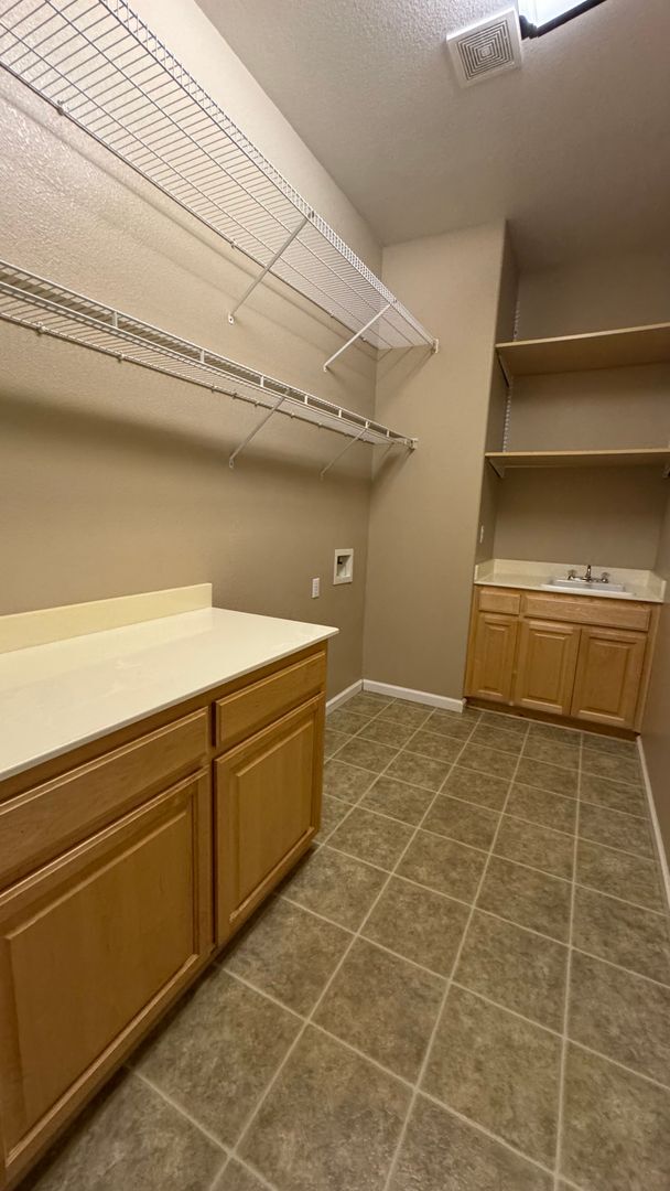 Building Photo - AVAILABLE! OPEN HOUSE FRIDAY 3/20/26 from 5:00-6:00 pm