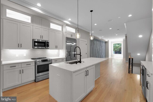 Building Photo - 1329 Irving St NW