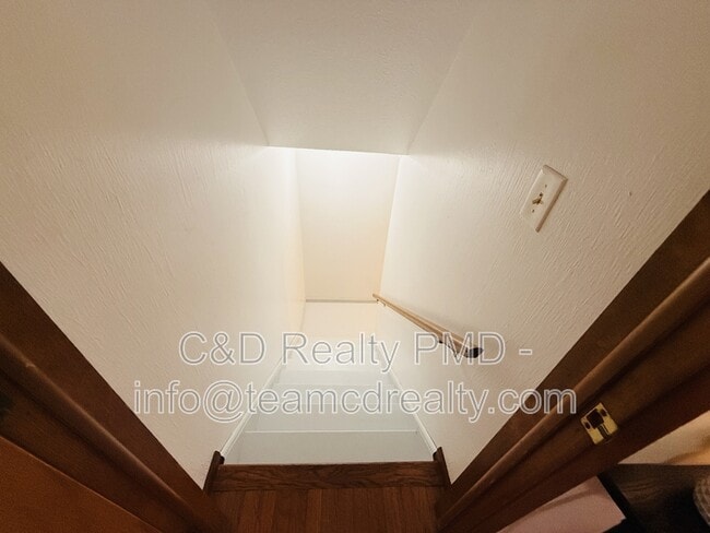Building Photo - 8462 Glenbrook Dr