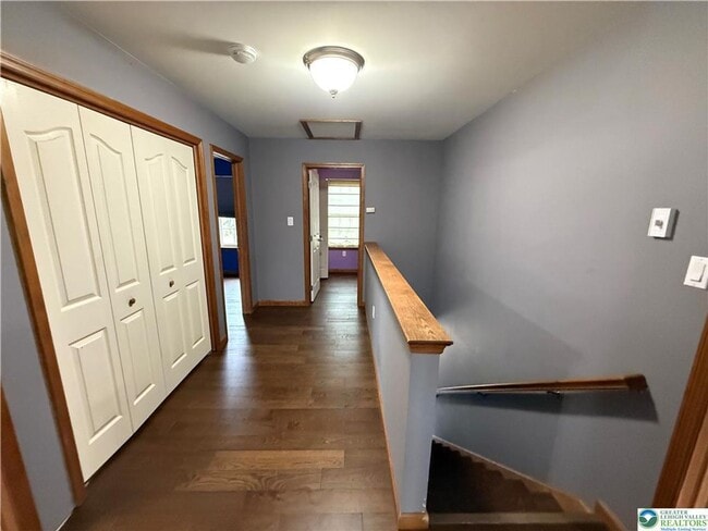 Building Photo - 4 bedroom 2.5 bathroom