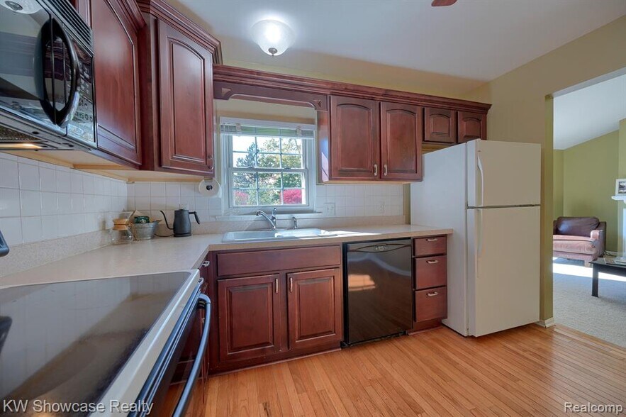 Building Photo - 24509 Simmons Dr