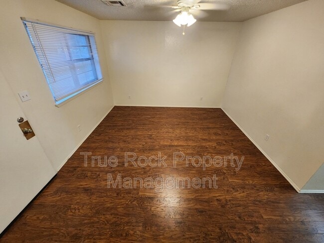 Building Photo - 805 Williams St