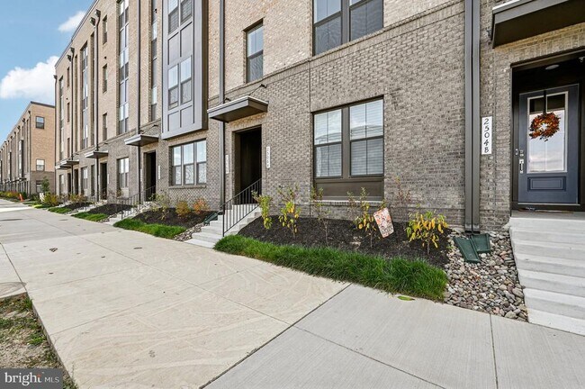Building Photo - 2506 W Peninsula Dr