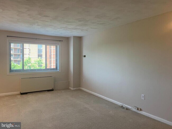 Building Photo - 1200 S Arlington Ridge Rd
