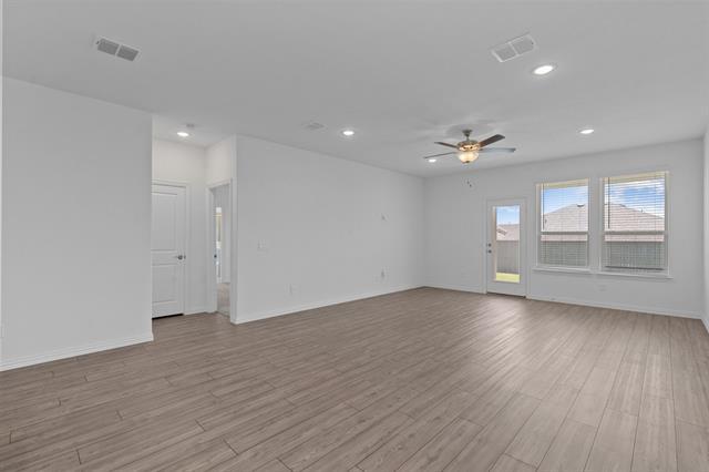 Building Photo - 1209 Bonsmara Dr